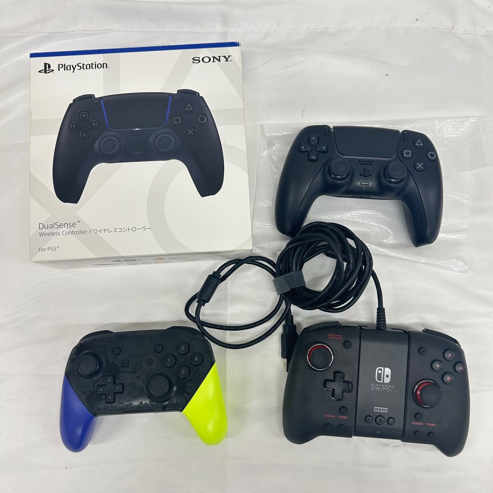 コントローラ３点 PS5ワイヤレスコントローラー DualSense ミッドナイトブラック 箱・ケーブル付 ＆ Switch Proコントローラー スプラトゥーン3エディション ＆ HORI グリップコントローラーアタッチメントセット 動作品