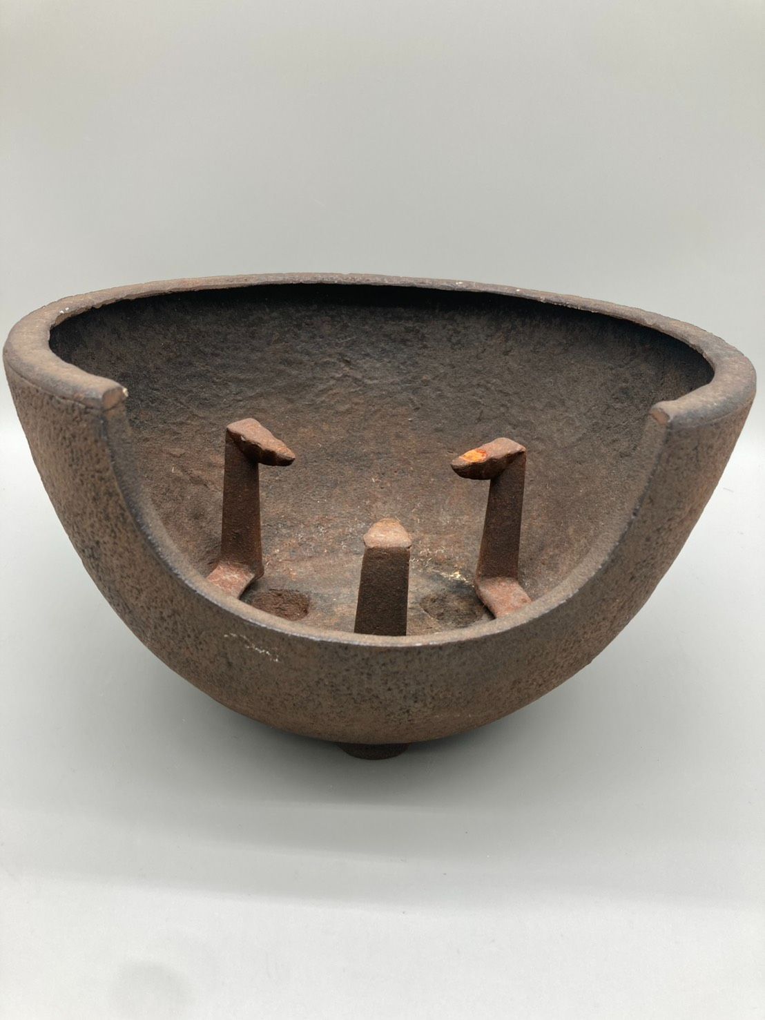 8-0610-13 風炉釜 火鉢 鋳鉄 鉄器 アンティーク釜 鉄 茶釜 茶道具 重量