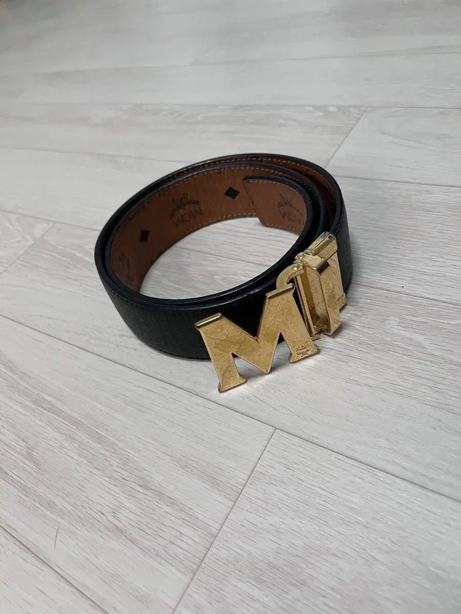 MCM ゴールド ロゴ ベルト ブラック