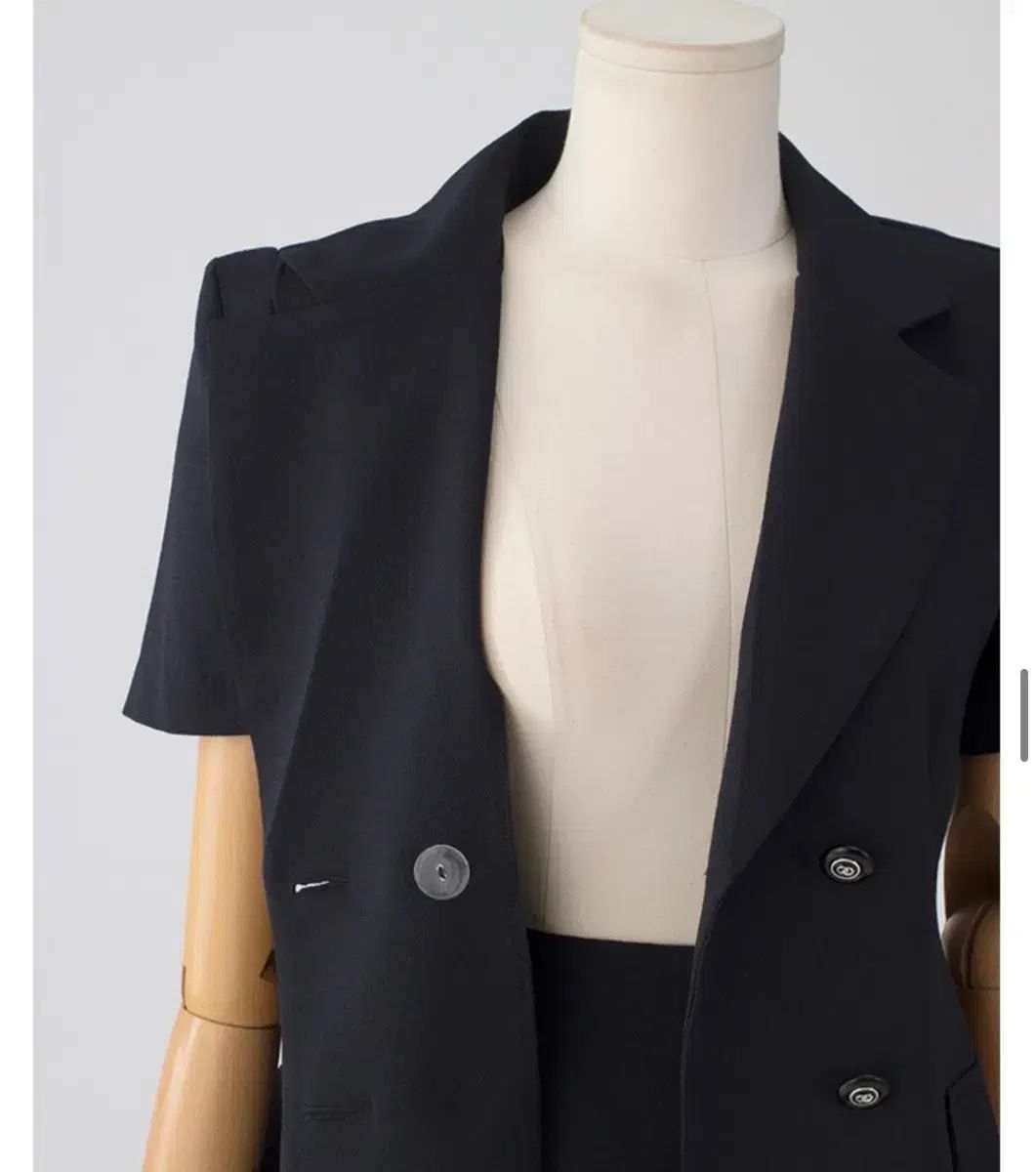 タグ付き新品 une正規品 デパートジャケット 33万2千円 シックショルダー ダブルジャケット