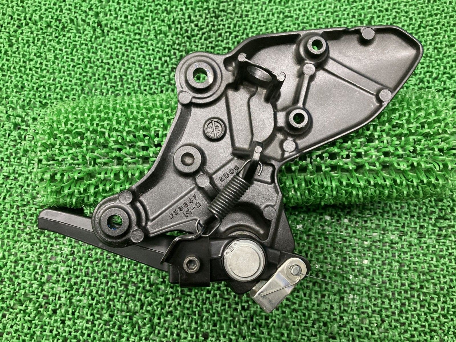 バイク SV650X ステップ 右 298847 スズキ 純正 VP55B メイン ペグ
