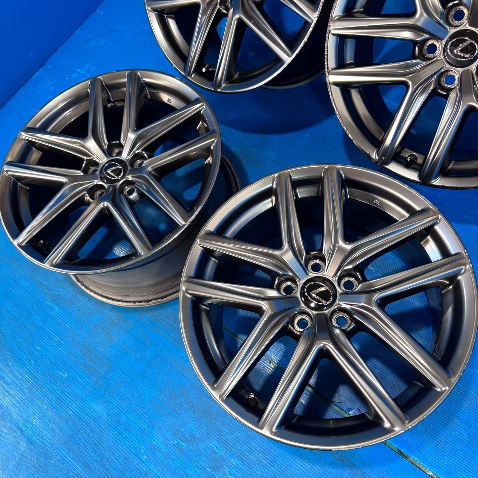 レクサスLEXUS IS Fスポーツ リヤ純正ホイール、タイヤ１本 レクサスLEXUS IS Fスポーツ リヤ純正ホイール、タイヤ1本