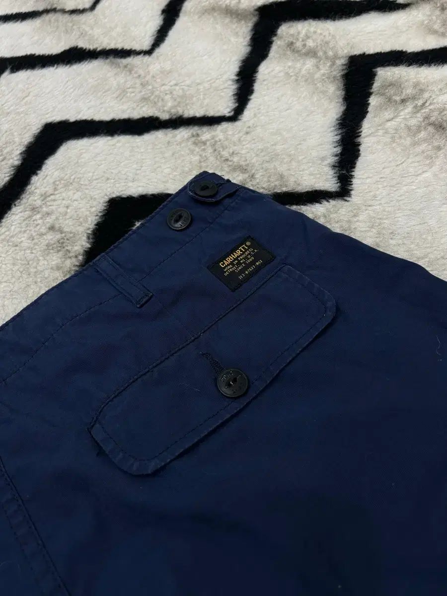 32 CARHARTT WIP(カーハートダブリューアイピー) カーゴ バミューダ パンツ/ネイビー