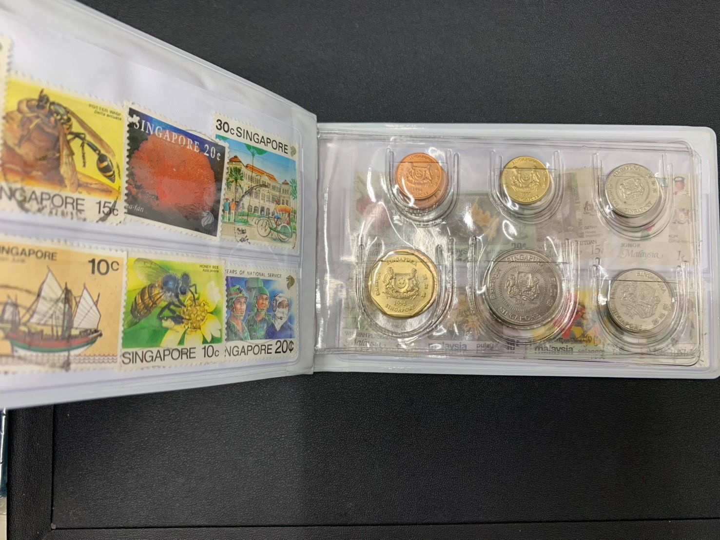 シンガポール硬貨・切手セット - メルカリ
