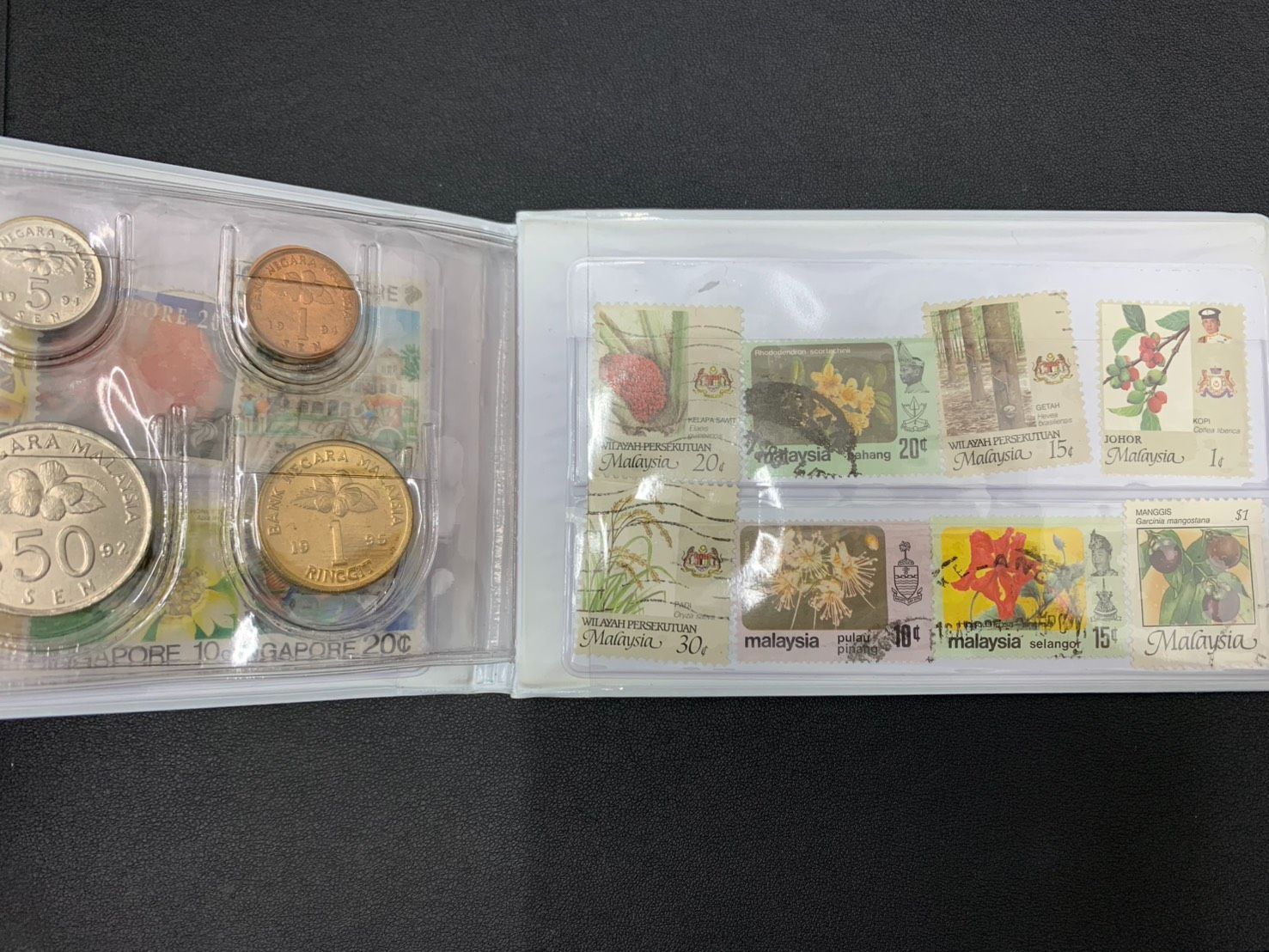 シンガポール硬貨・切手セット - メルカリ