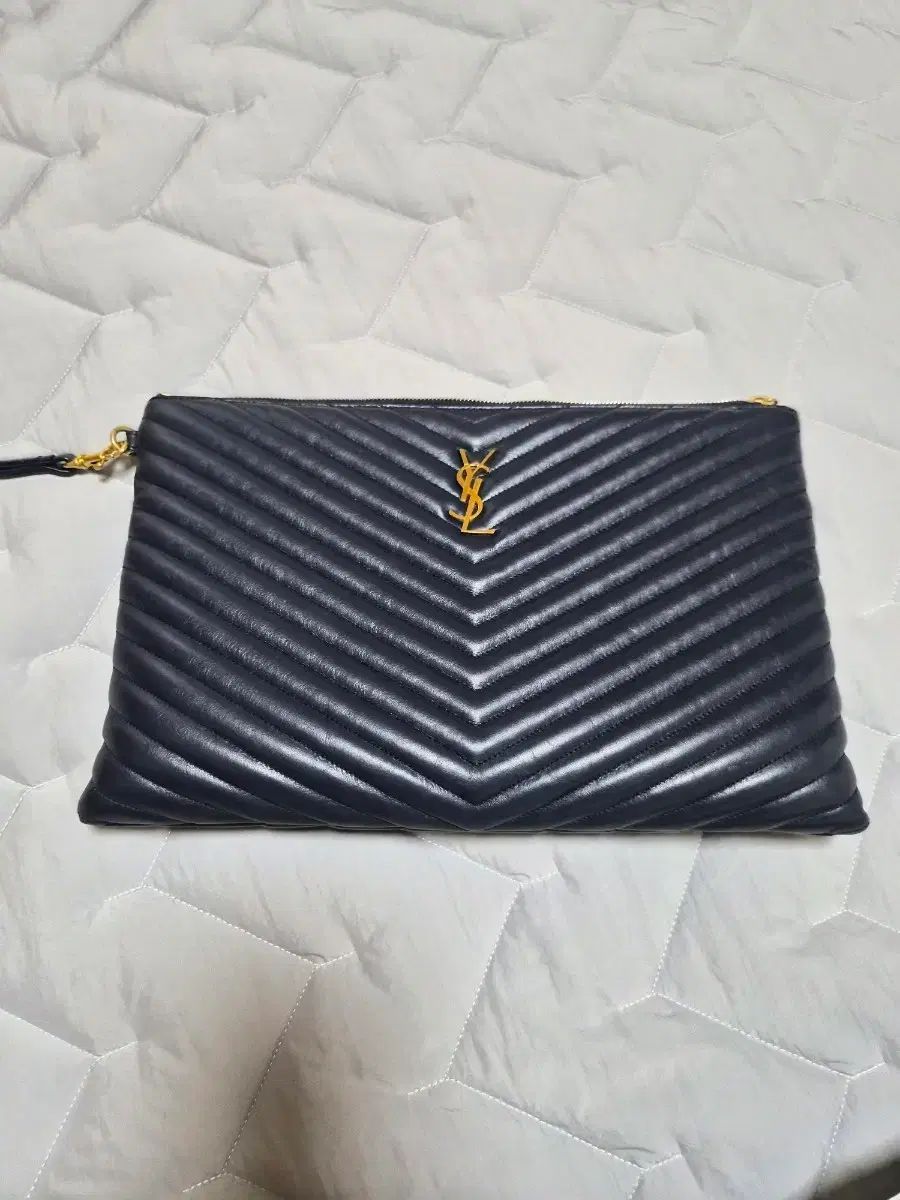 サンローラン YSL ゴールド ロゴ キルティング クラッチバッグ
