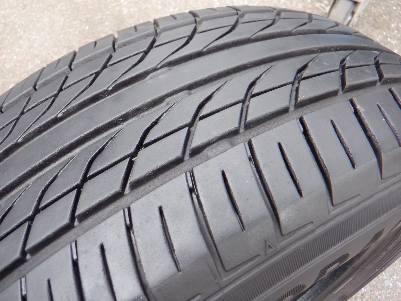 中古バリ山 195/65R15 プラクティバ（ヨコハマ製） 4本 プリウス