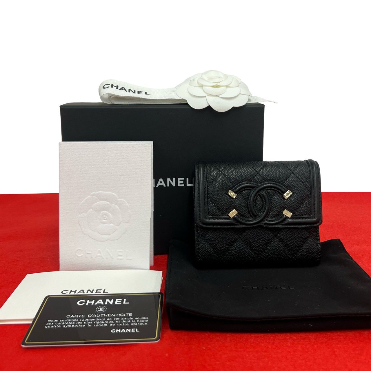 ほぼ未使用 箱 袋付き カード シール有 28番台 CHANEL シャネル CCフィリグリー ココマーク キャビアスキン 三つ折り 財布 ブラック 86951