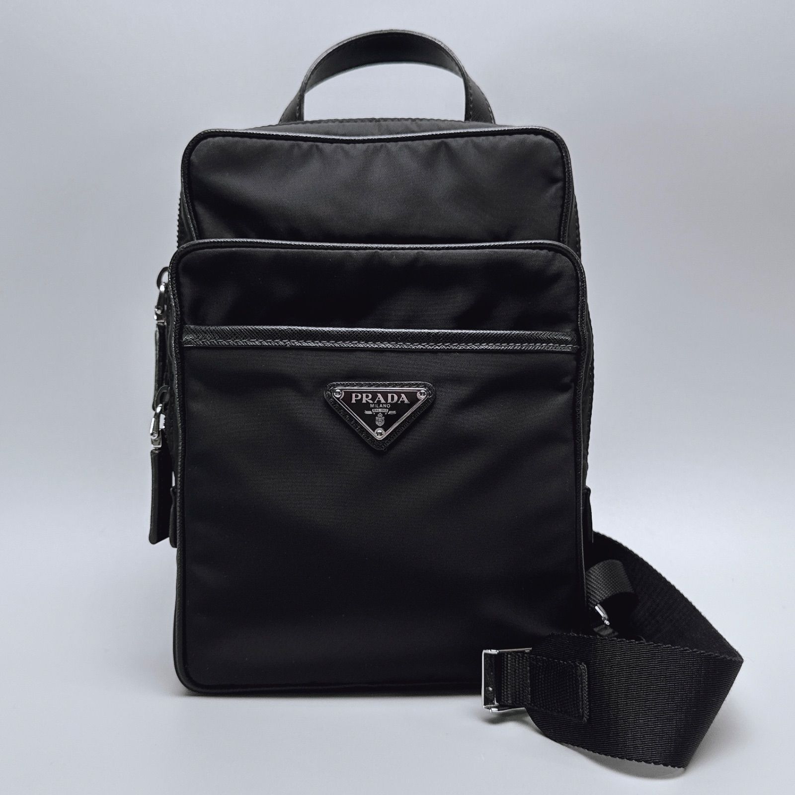 PRADA /Re-Nylonワンショルダーバッグ トライアングルロゴ ブラック プラダ