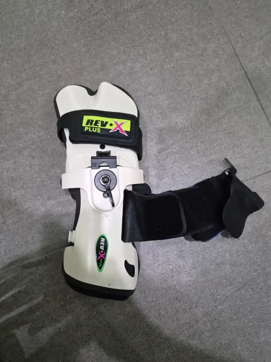 中古 ボーリングサポーター レブエクス プラス マングース XL 右手用
