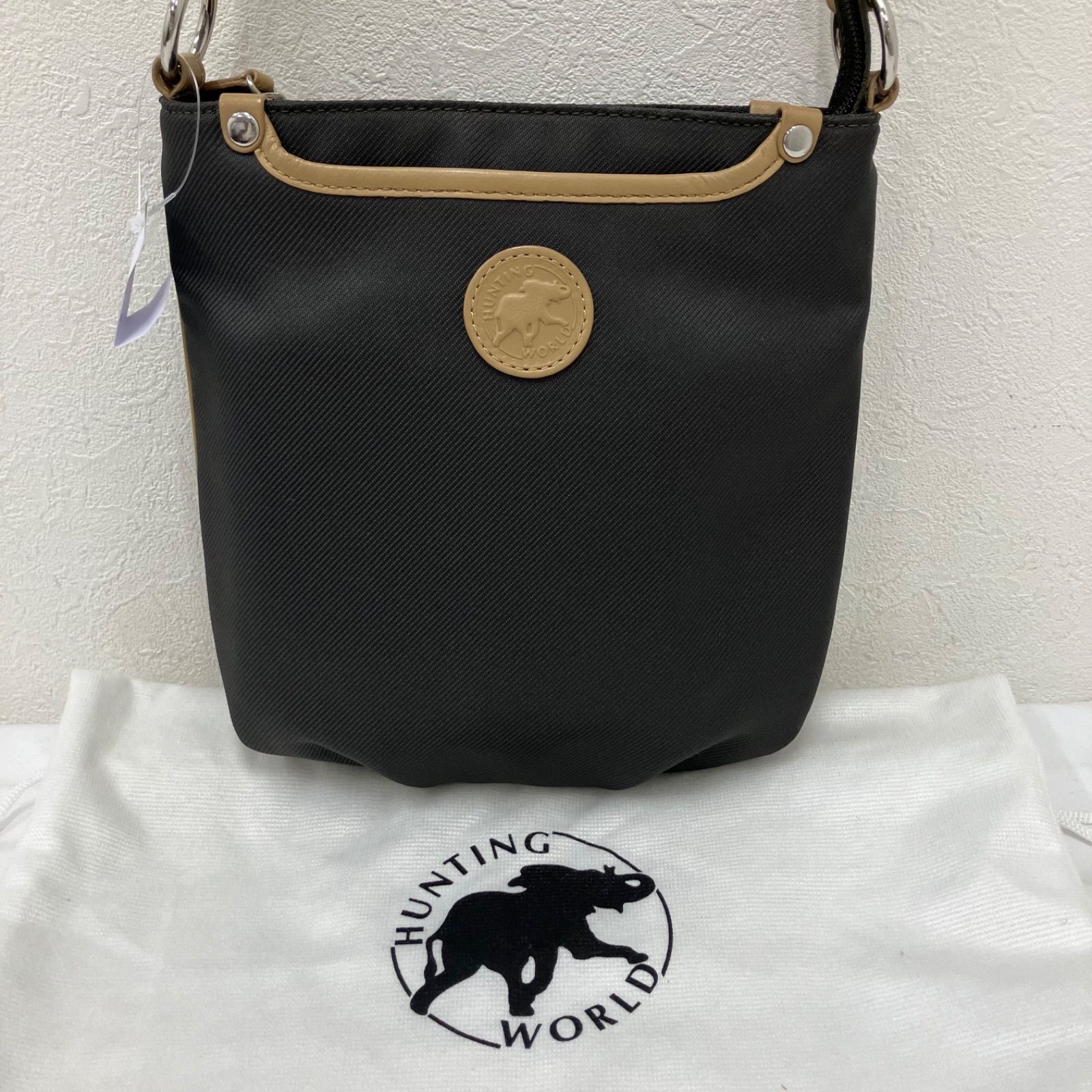 4768　HUNTING WORLD　ハンティングワールド　ショルダーバッグ　カーキ　グリーン　オリーブ　ベージュ　レディース　メンズ　ユニセックス　小さめ　レディース　メンズ　ユニセックス　ポケット多数
