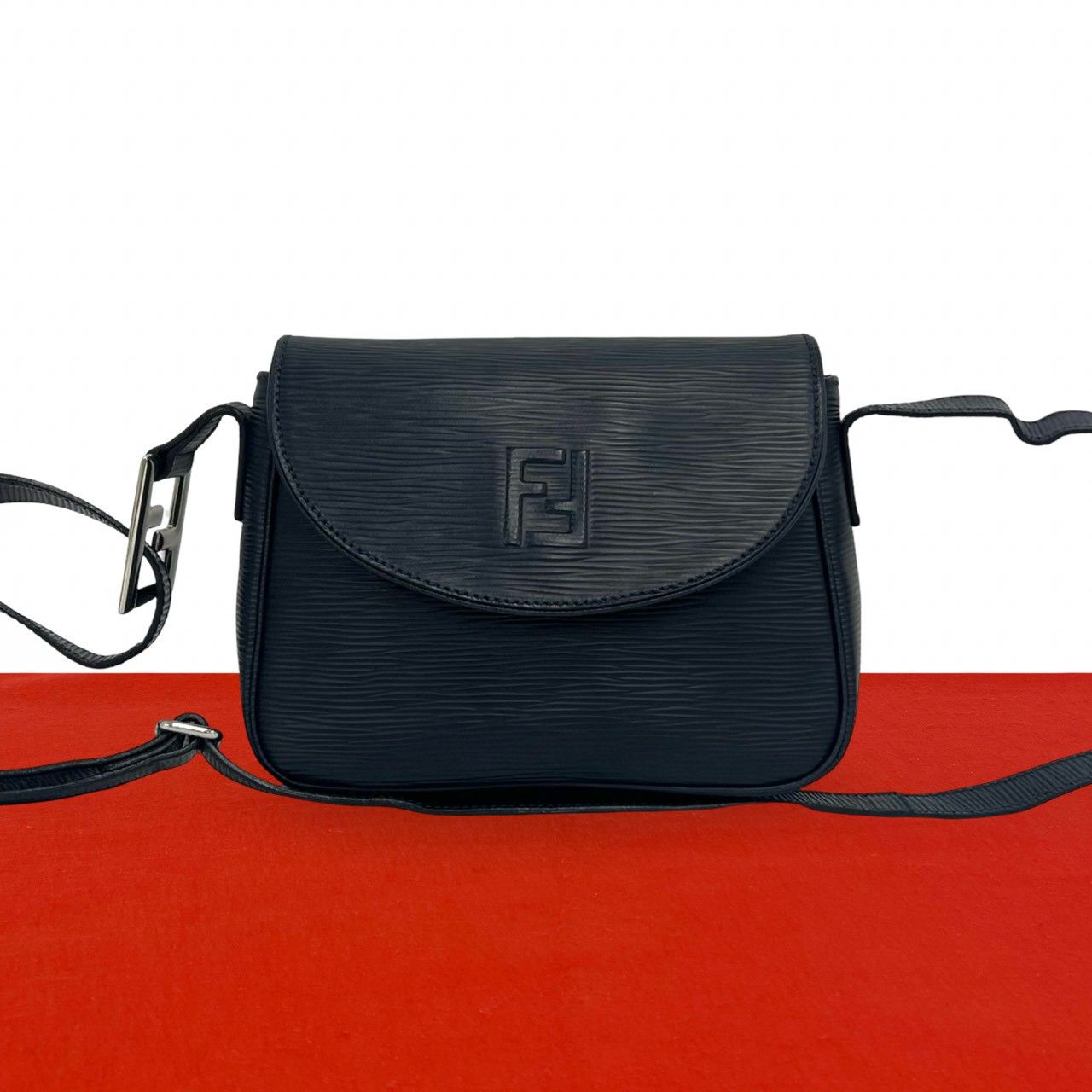 極 美品 FENDI フェンディ ヴィンテージ FF ロゴ エピ レザー 本革 ショルダーバッグ ポシェット サコッシュ ネイビー 紺 36874