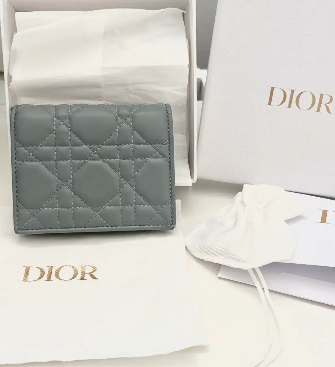 ほぼ新品 Dior ディオール レディ カナージュ 二つ折り財布