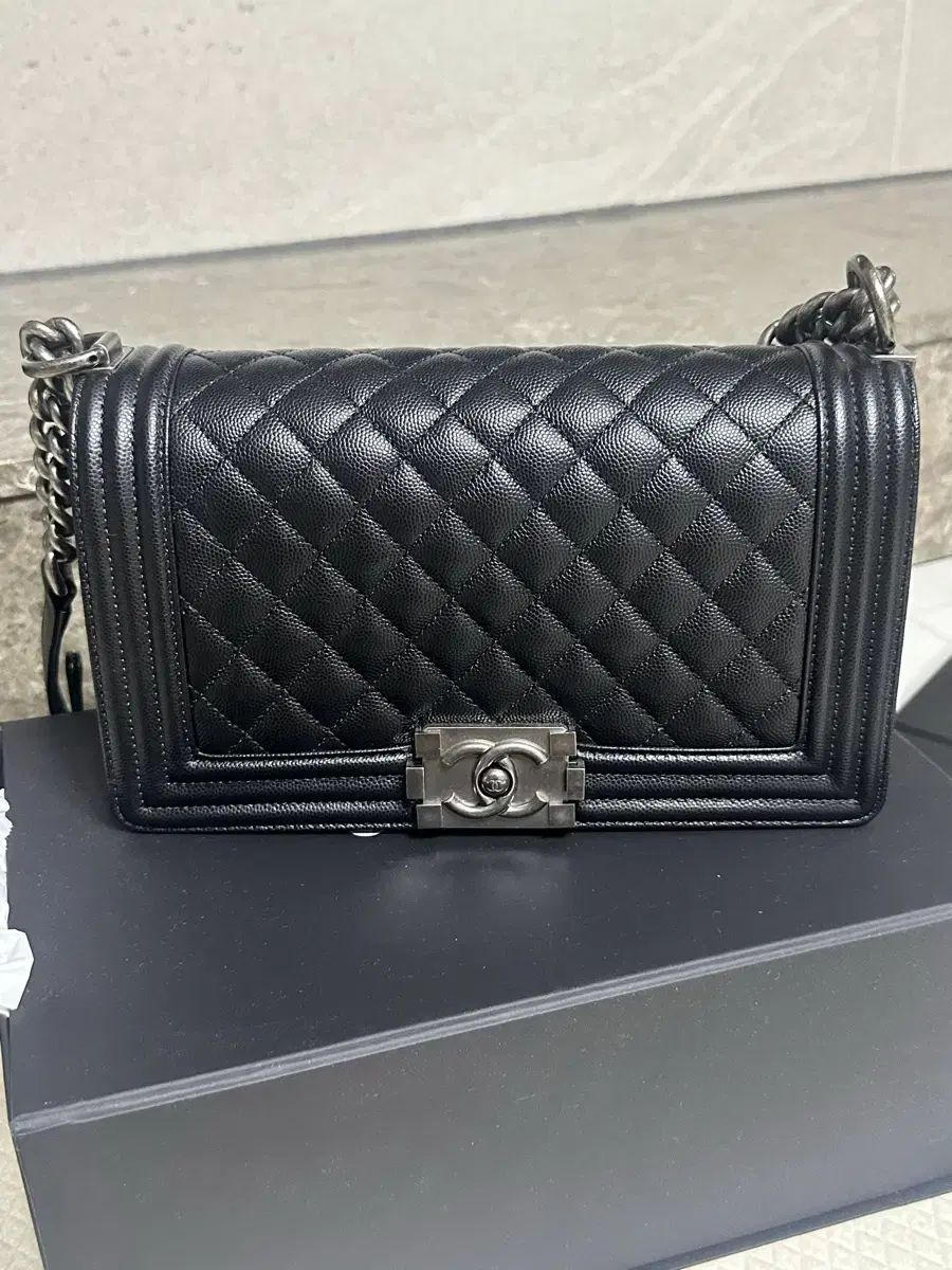CHANEL シャネル ボーイシャネル BOY ボーイ バッグ バッグ シルバー ブラック Mサイズ