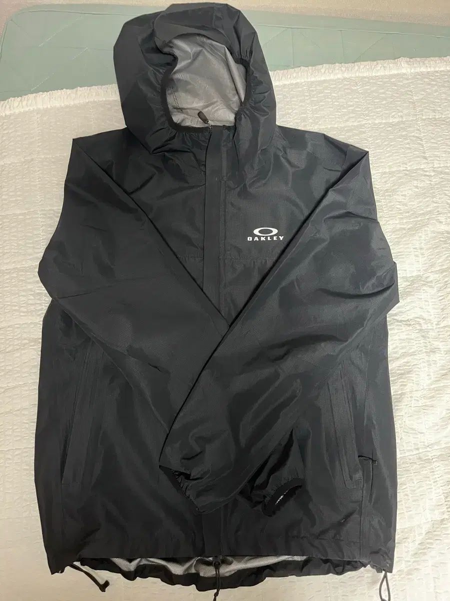 オークリー ウィンドブレーカー エルメンツ シェル ジャケット 2 0 ブラックアウト m