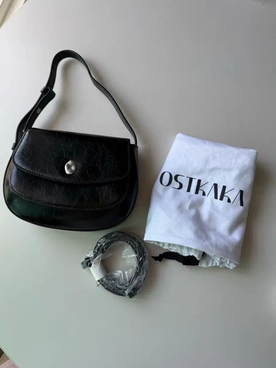 OSTKAKA オストカーカ AMUSE ミニ 新 サドルバッグ ブラック 8,900円