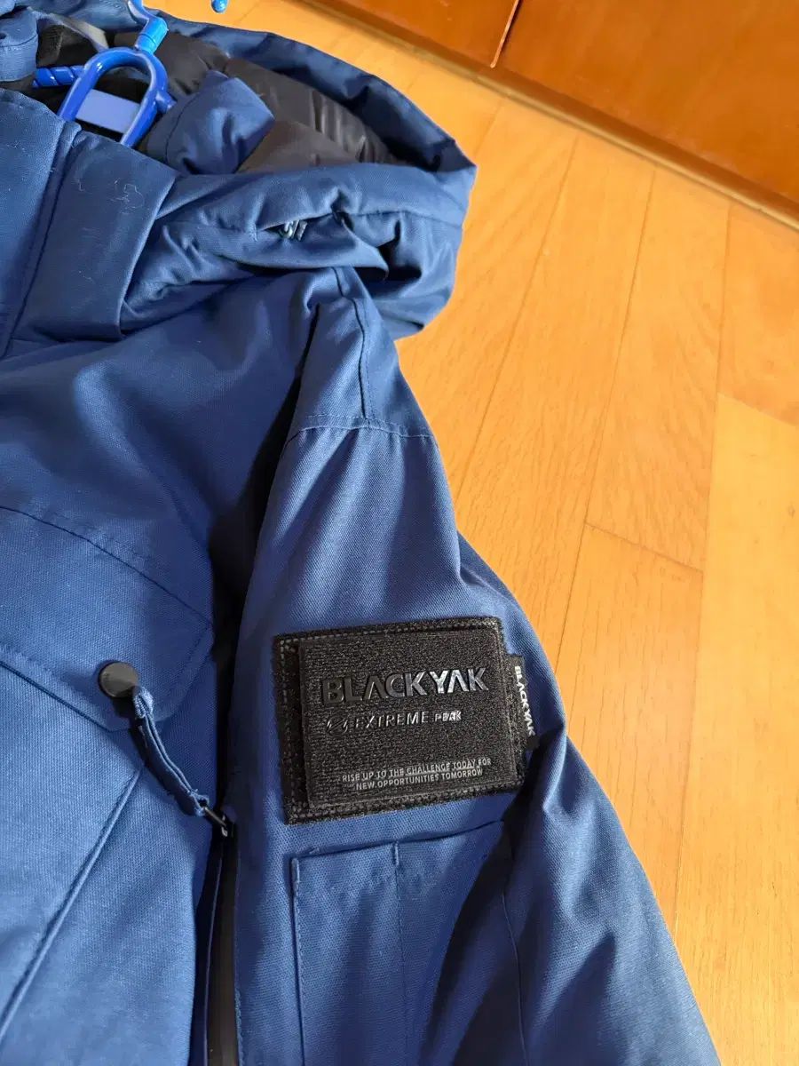 BLACK YAK ダウン 新品