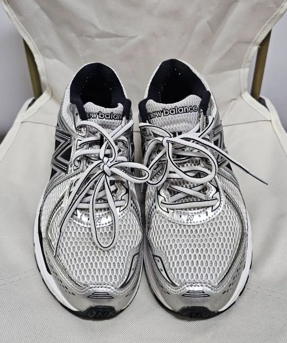 ニューバランス 860 v2 シルバー メッシュ 260