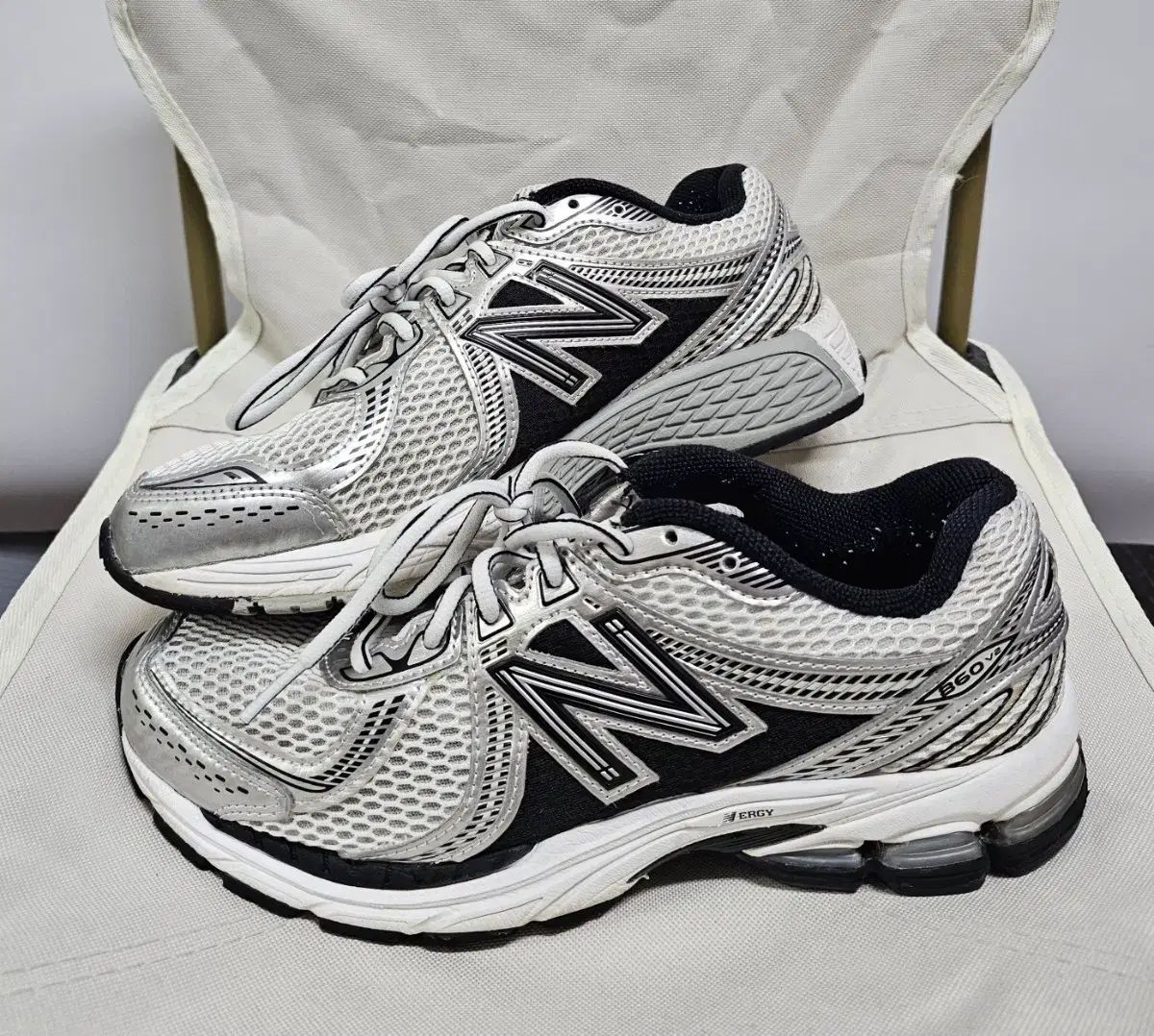 ニューバランス 860 v2 シルバー メッシュ 260