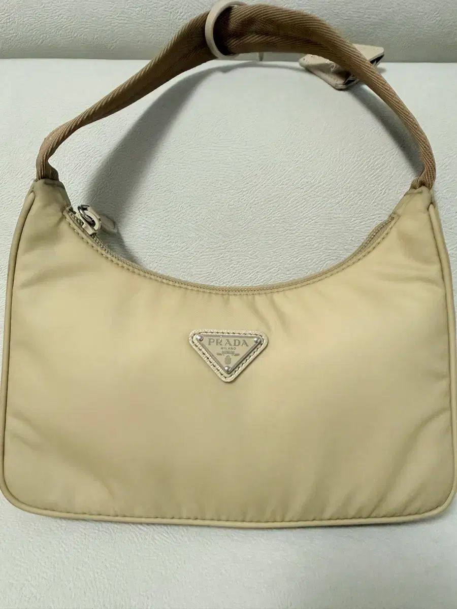 プラダ リナイロン リーエディション HOBO BAG ベージュ
