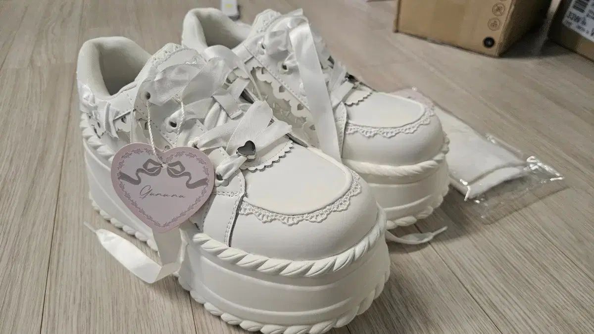 新品 GU 통굽 スニーカー 白