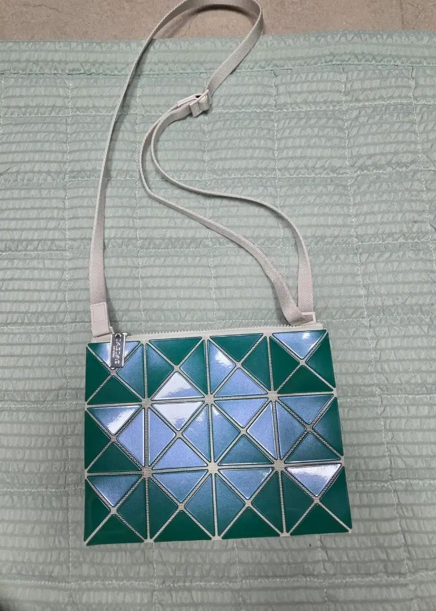 BAO BAO ISSEY MIYAKE バオバオイッセイミヤケ ルーセント クロスバック
