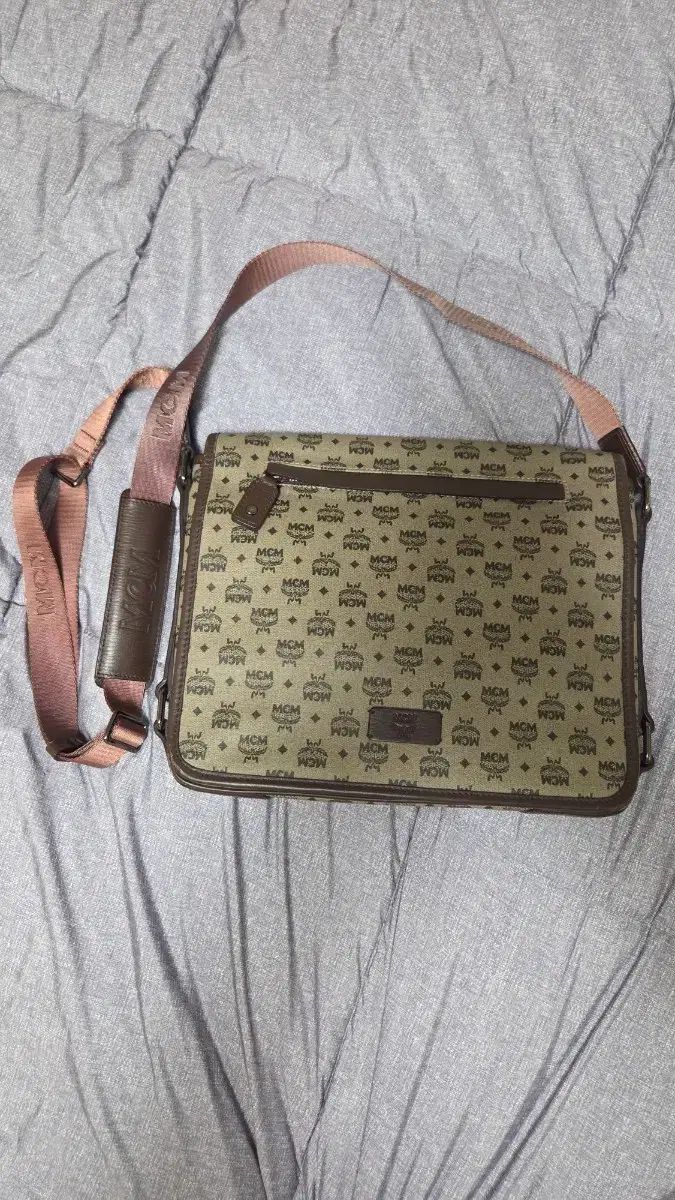 MCM モノグラム クロスバック 31*26