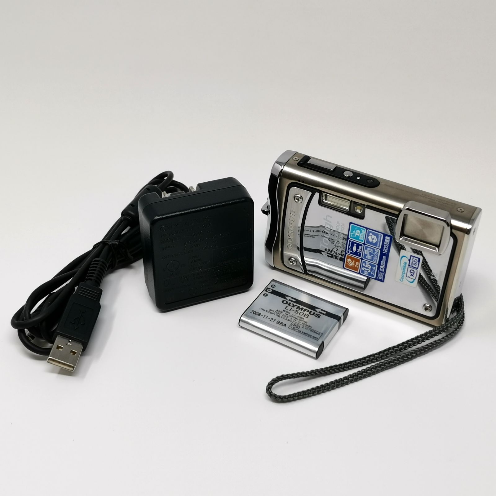 OLYMPUS μ ミュー TOUGH-8000 防水デジタルカメラ 動作確認済 充電器付 SDカードなし オリンパス 中古品 管理番号 ARCAYKO1280