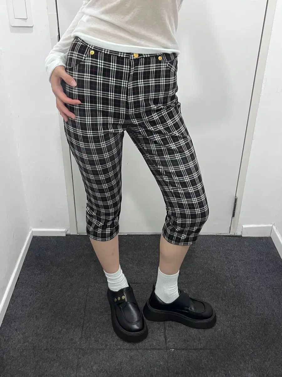 バーバリー ブラック ノヴァチェック カプリ パンツ ズボン