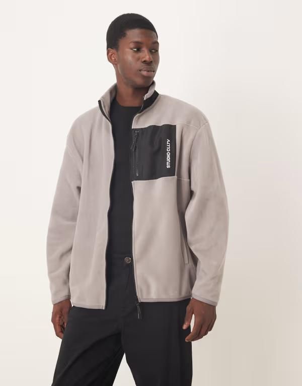 エイソス メンズ アウター パーカー・スウェット フルジップ ナイロン フリース ASOS DESIGN oversized fleece zip through with nylon pocket 9,475円
