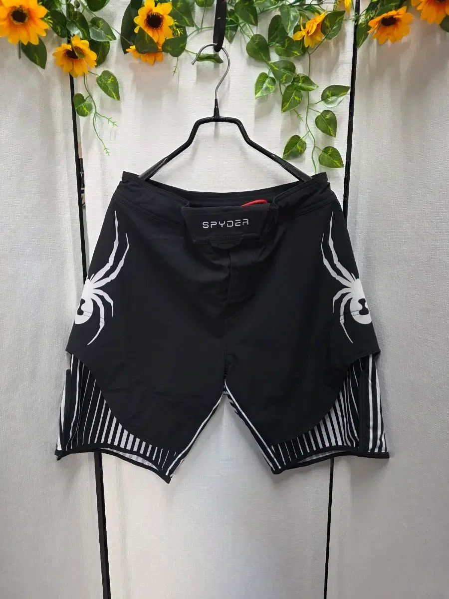 スパイダーハーフパンツ