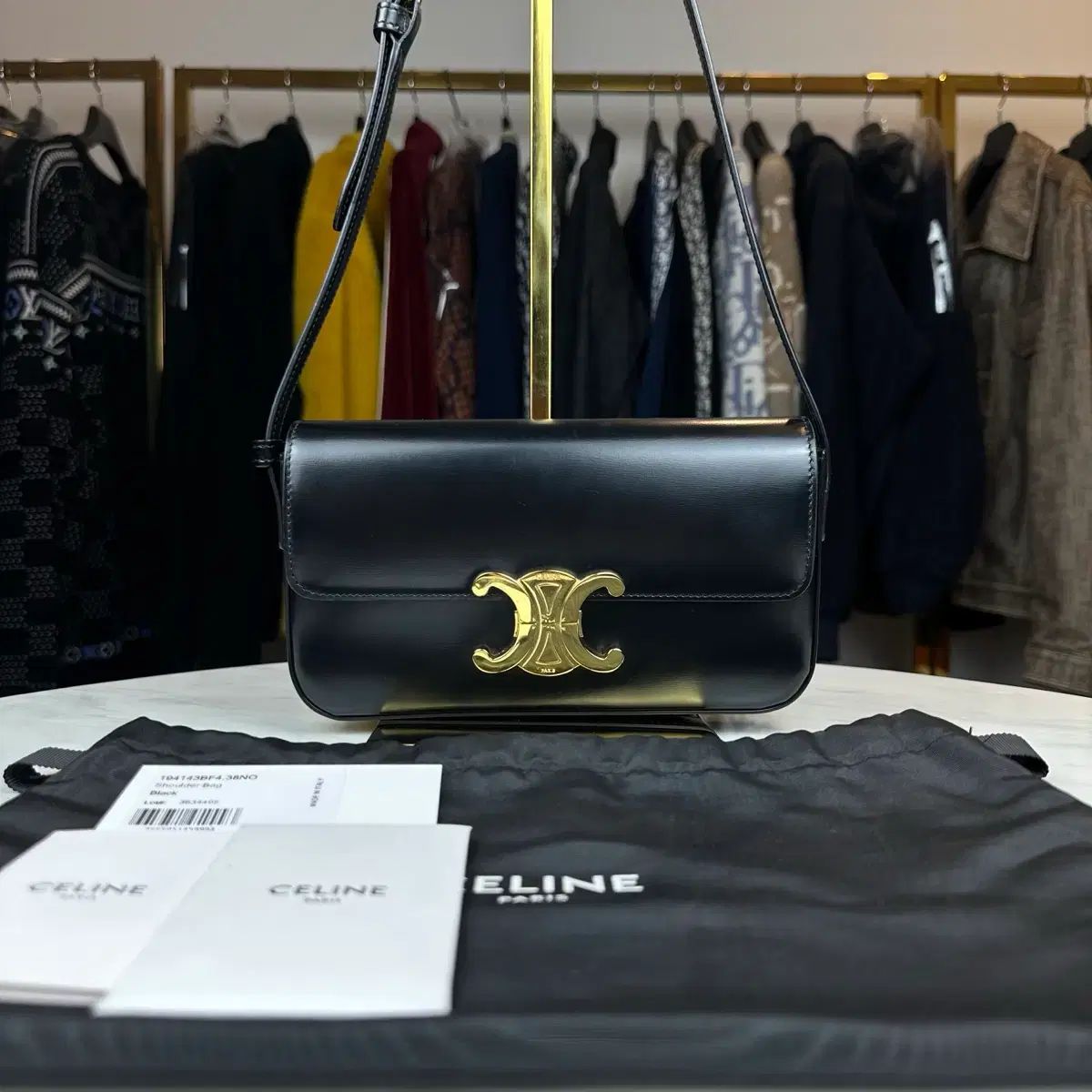 (百貨店購入) Celine セリーヌ トリオンフ クロード カーフスキン ショルダーバッグ ブラック