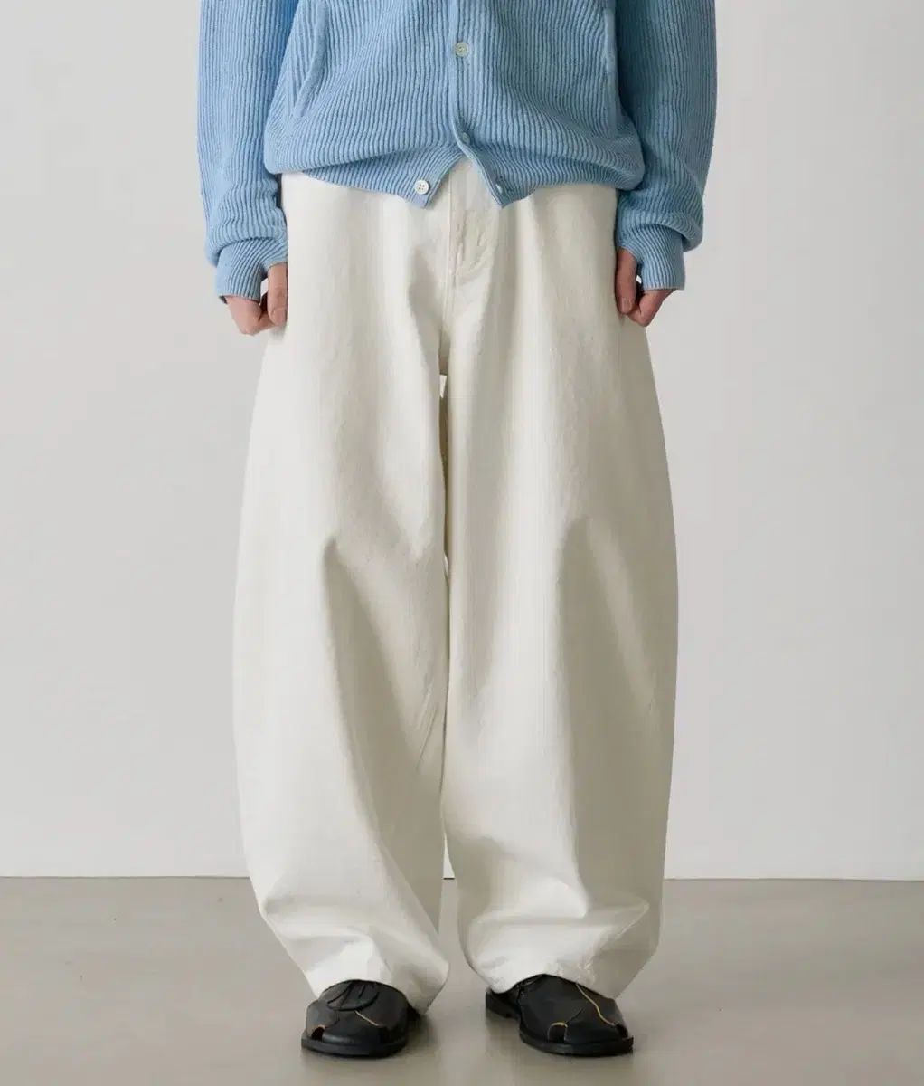 NOUN ワイド カーブ デニム パンツ 白