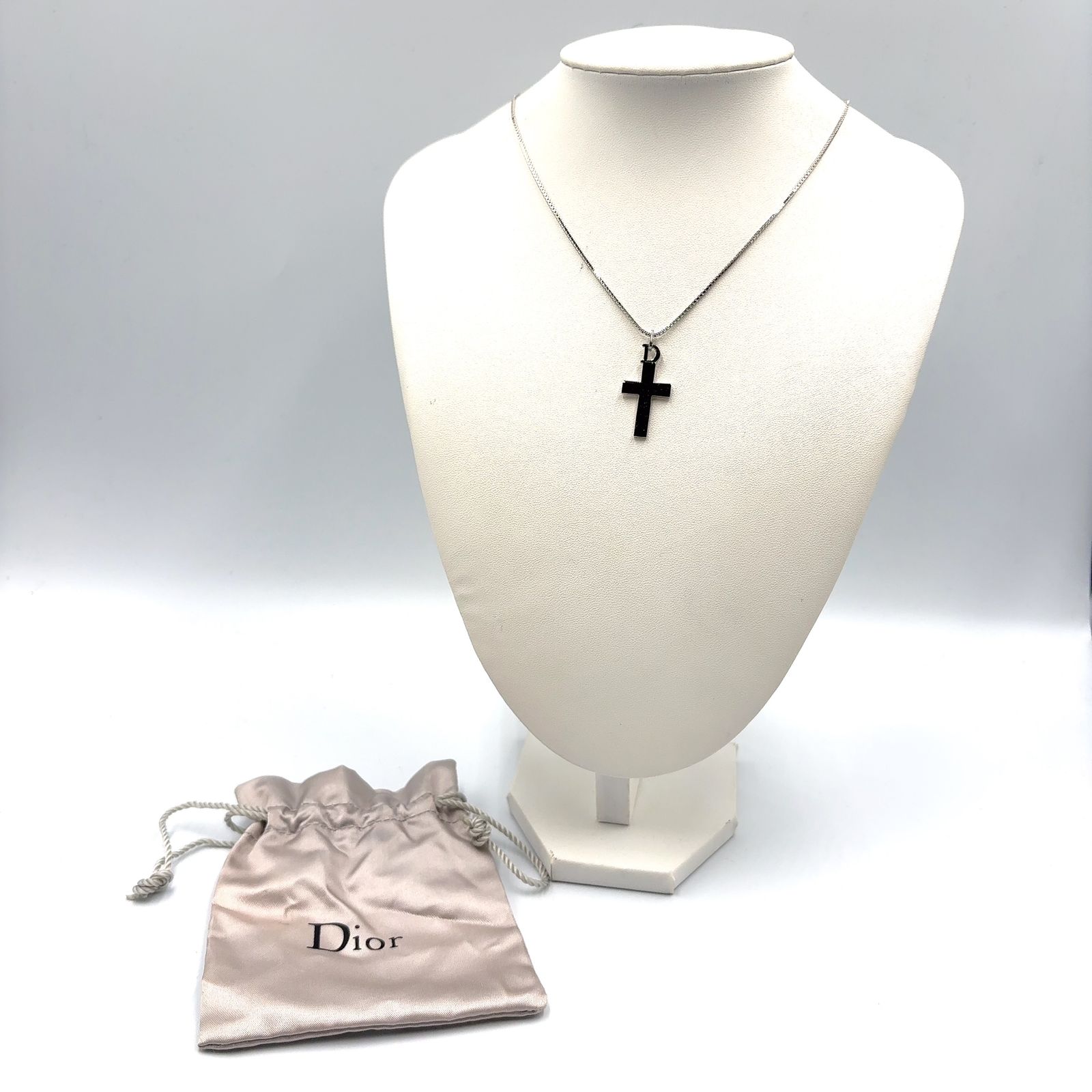 新着】Christian Dior Dロゴ クロスモチーフ メタル シルバー 