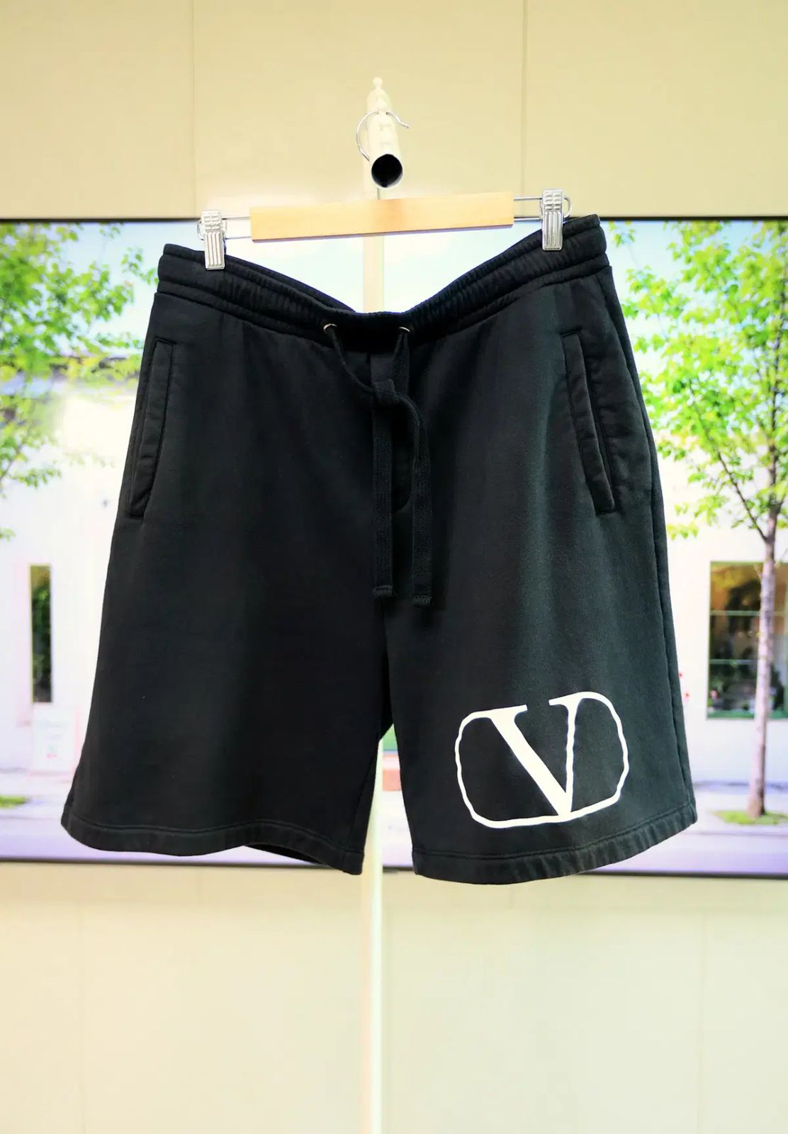 正規品 ヴァレンティノ Vロゴ ハーフパンツ 蒸し暑い時期にも快適