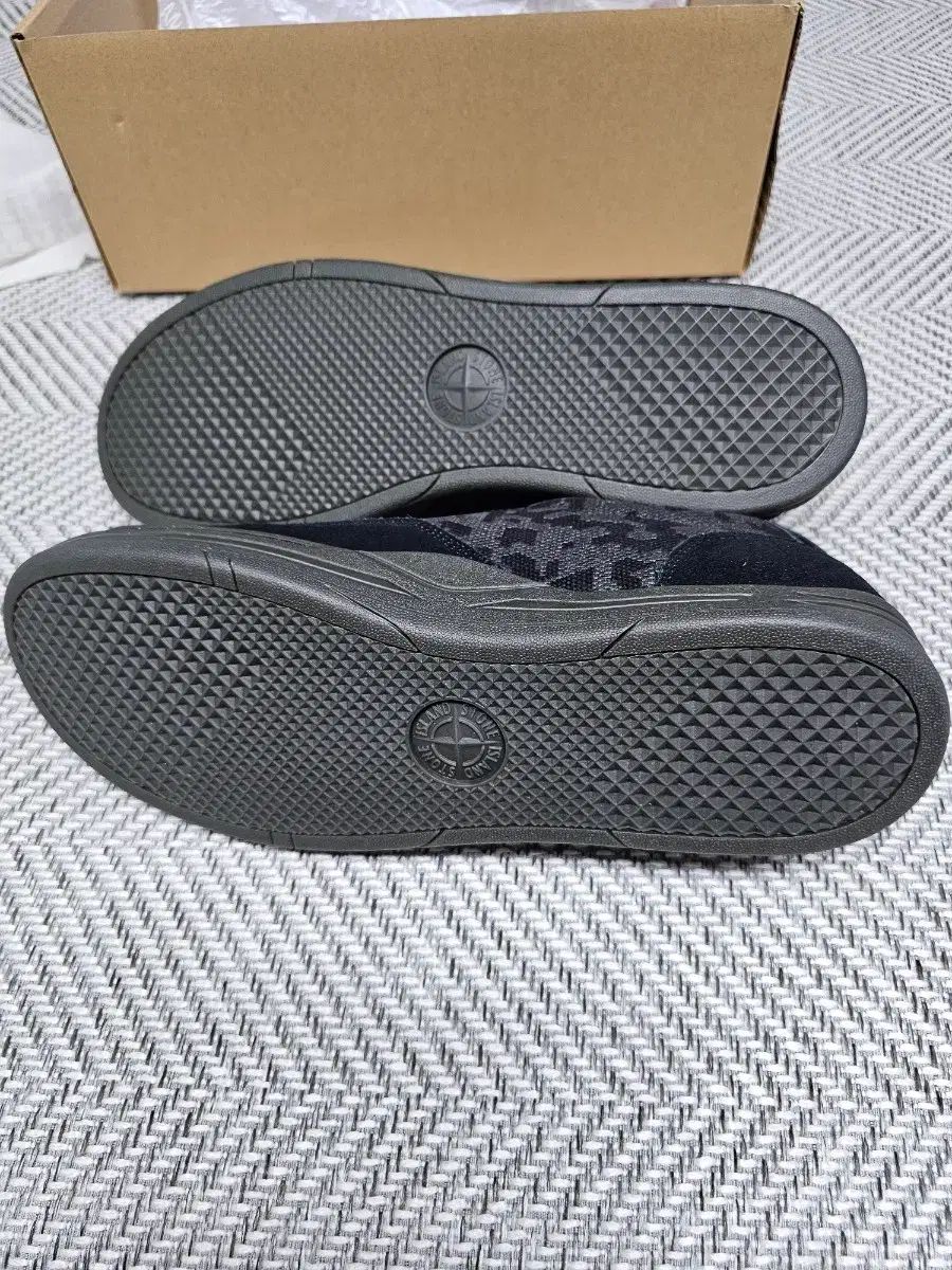 STONE ISLAND ストーンアイランド スニーカー ブラック STONE ISLAND ストーンアイランド スニーカー ブラック