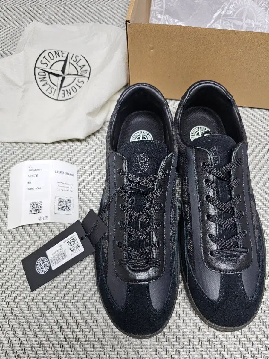 STONE ISLAND ストーンアイランド スニーカー ブラック STONE ISLAND ストーンアイランド スニーカー ブラック