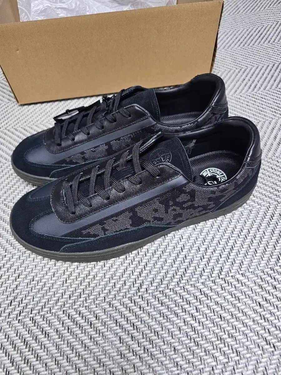 STONE ISLAND ストーンアイランド スニーカー ブラック STONE ISLAND ストーンアイランド スニーカー ブラック