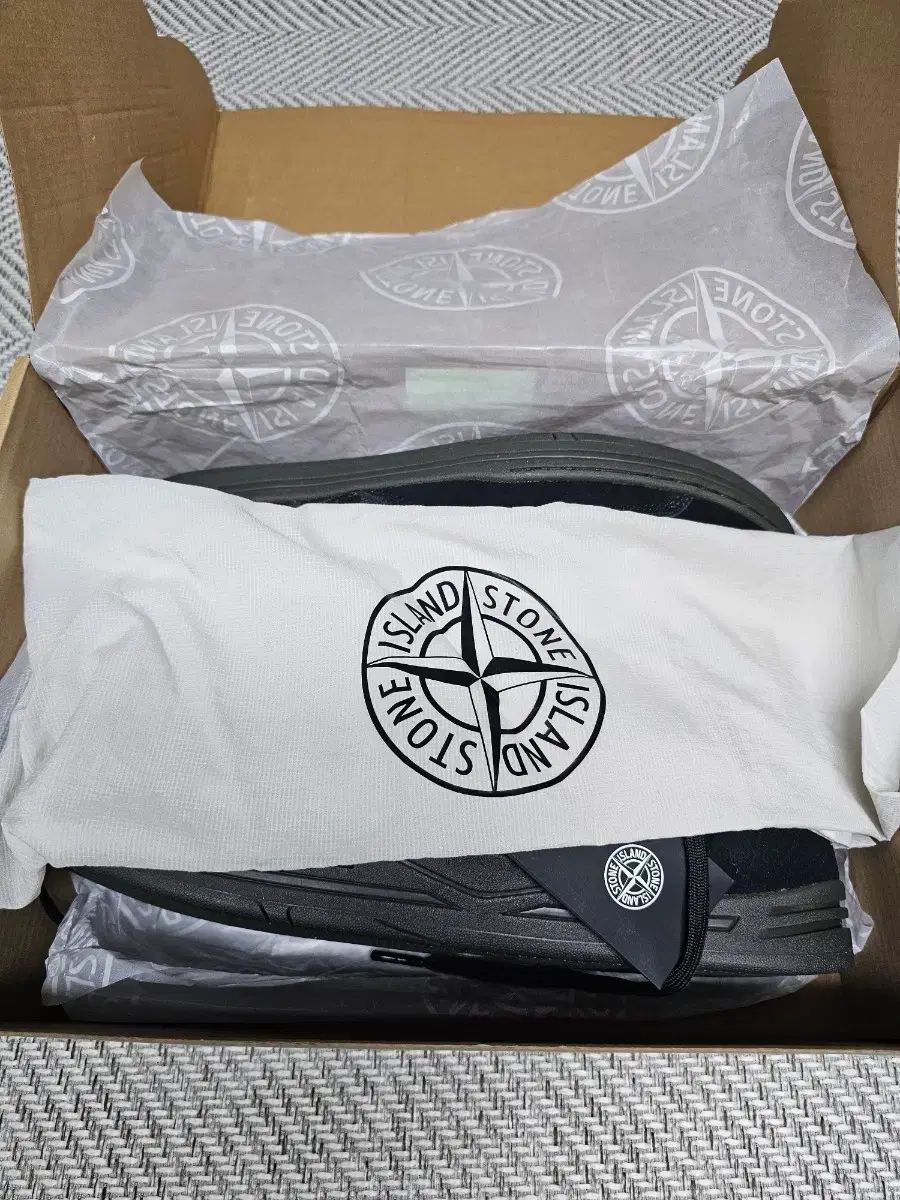 STONE ISLAND ストーンアイランド スニーカー ブラック STONE ISLAND ストーンアイランド スニーカー ブラック