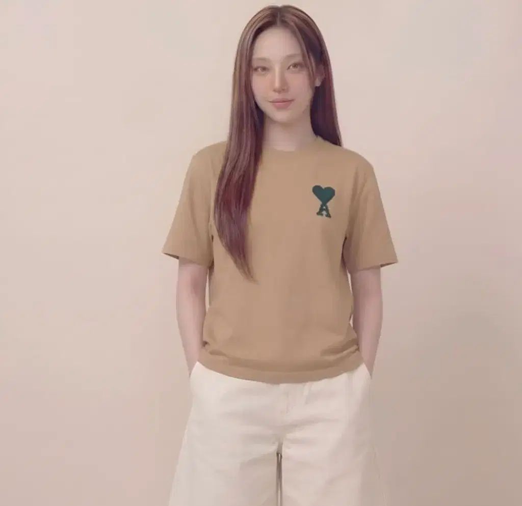 正規品 アミ ド 꾀흐 コットン 半袖Tシャツ (刺繍 ビックロゴ) 半袖Tシャツ 在庫5個あり 正規品 アミ ド 꾀흐 コットン 半袖Tシャツ (刺繍 ビックロゴ) 半袖Tシャツ 在庫5個あり