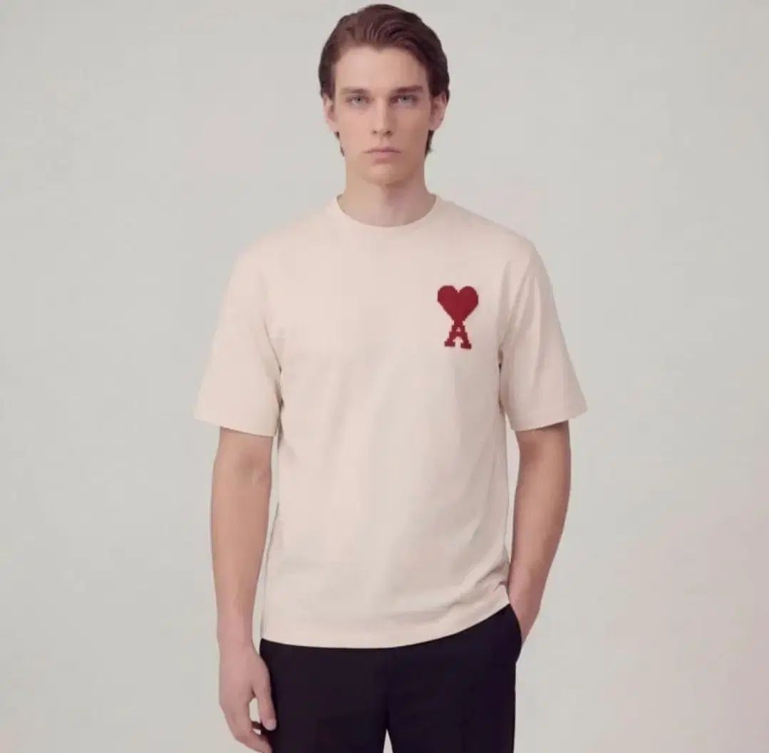 正規品 アミ ド 꾀흐 コットン 半袖Tシャツ (刺繍 ビックロゴ) 半袖Tシャツ 在庫5個あり 正規品 アミ ド 꾀흐 コットン 半袖Tシャツ (刺繍 ビックロゴ) 半袖Tシャツ 在庫5個あり