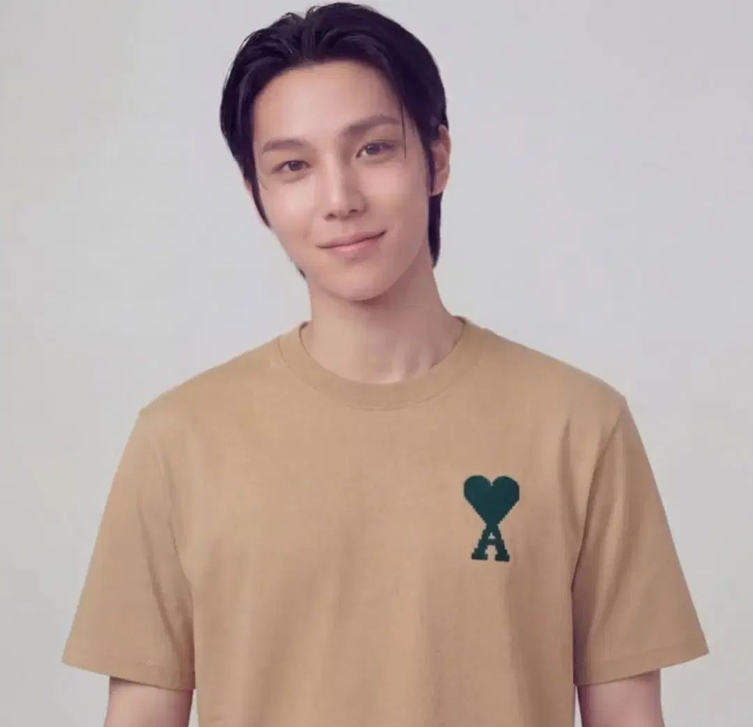 正規品 アミ ド 꾀흐 コットン 半袖Tシャツ (刺繍 ビックロゴ) 半袖Tシャツ 在庫5個あり 正規品 アミ ド 꾀흐 コットン 半袖Tシャツ (刺繍 ビックロゴ) 半袖Tシャツ 在庫5個あり