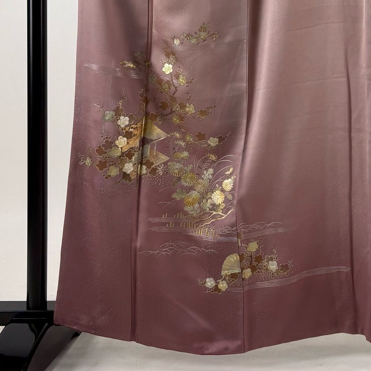 付下げ 身丈161.5cm 裄丈64cm M 袷 和田光正 落款 松梅 建物 金銀彩 ぼかし 薄紫 正絹 名品 【中古】