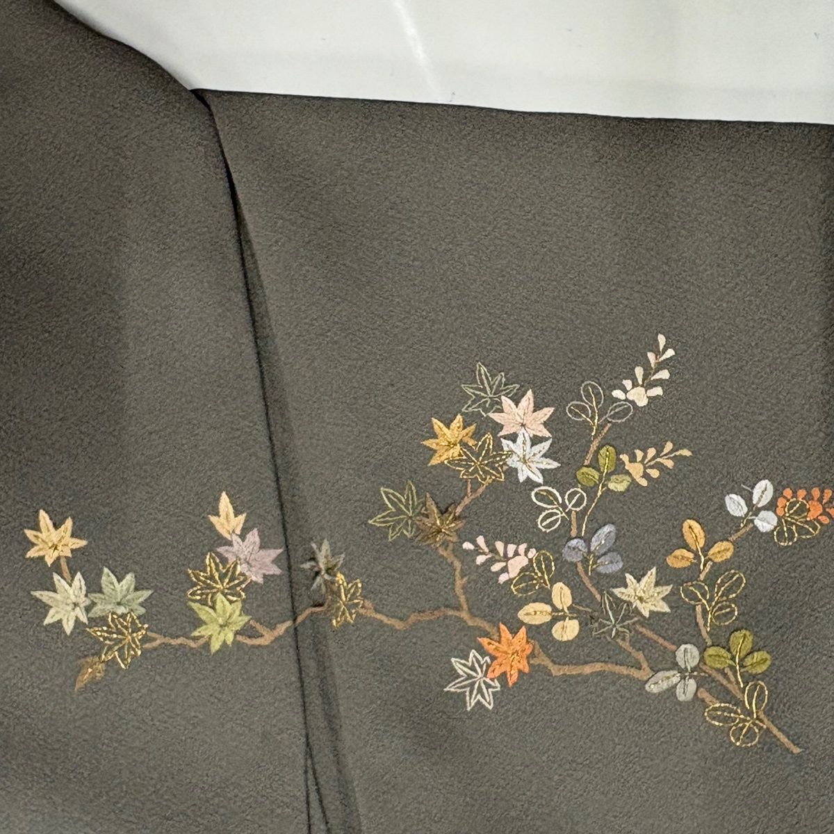 【美品】 訪問着 身丈165cm 裄丈66cm M 袷 ヱ霞 萩 金糸 刺繍 灰茶 正絹 名品 【中古】 【美品】 訪問着 身丈165cm 裄丈66cm M 袷 ヱ霞 萩 金糸 刺繍 灰茶 正絹 名品 【中古】