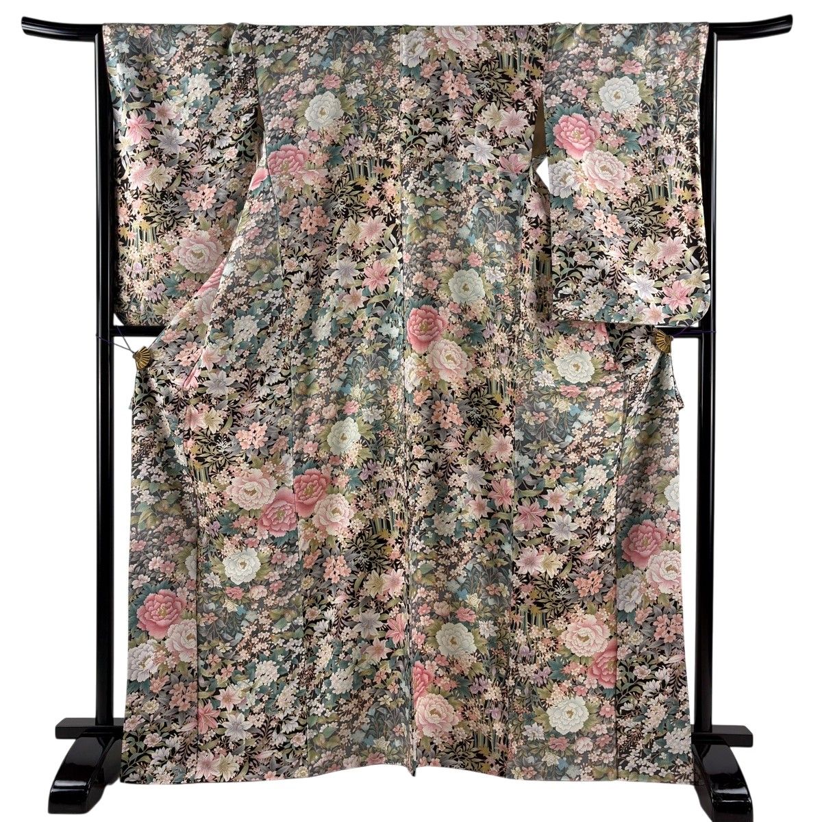 【美品】 小紋 身丈166cm 裄丈67cm M 袷 やまと 桜 牡丹 金彩 黒 正絹 名品 【中古】