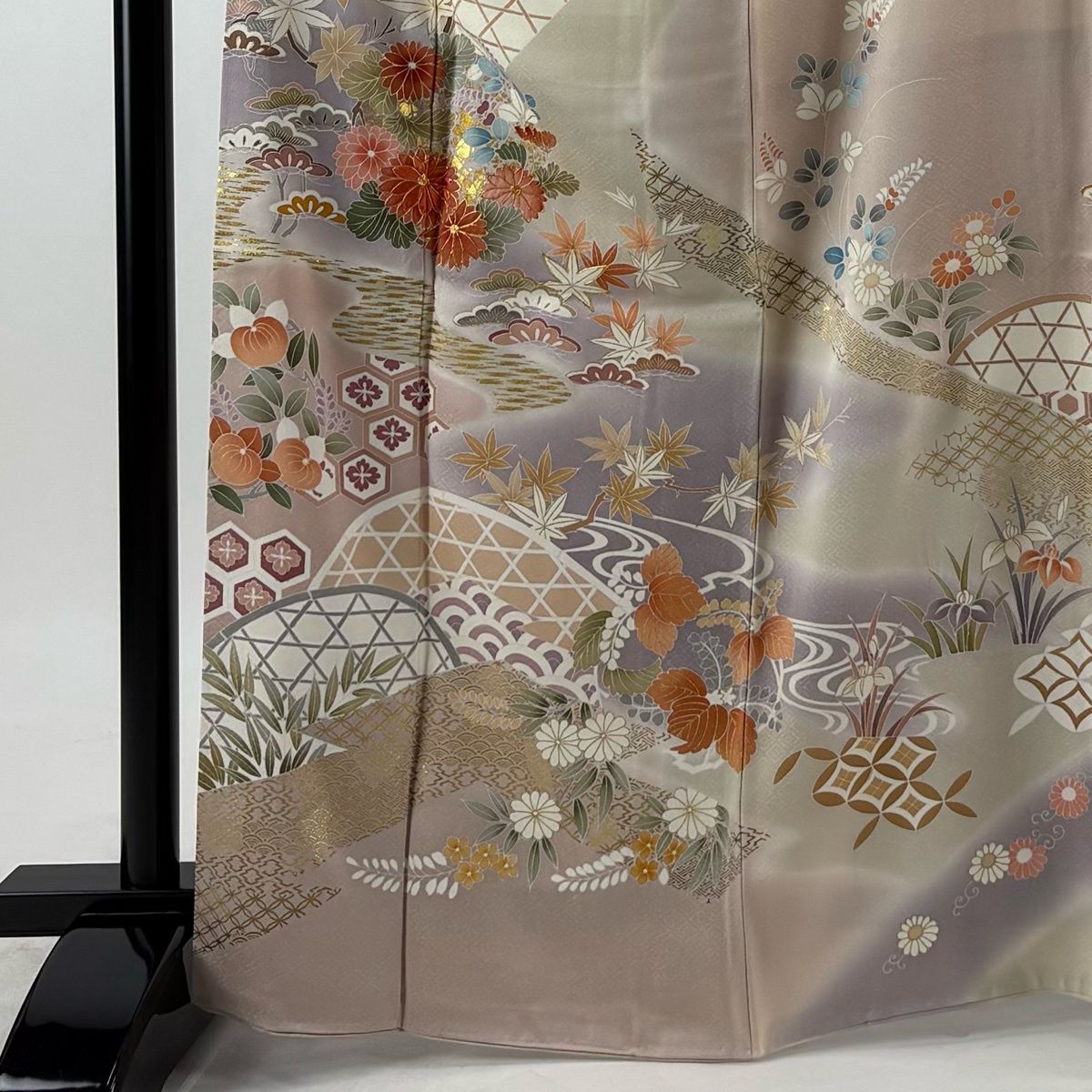 訪問着 身丈165cm 裄丈66.5cm M 袷 花丸文 流水 刺繍 金糸 薄紫 正絹 名品 【中古】 訪問着 身丈165cm 裄丈66.5cm M 袷 花丸文 流水 刺繍 金糸 薄紫 正絹 名品 【中古】