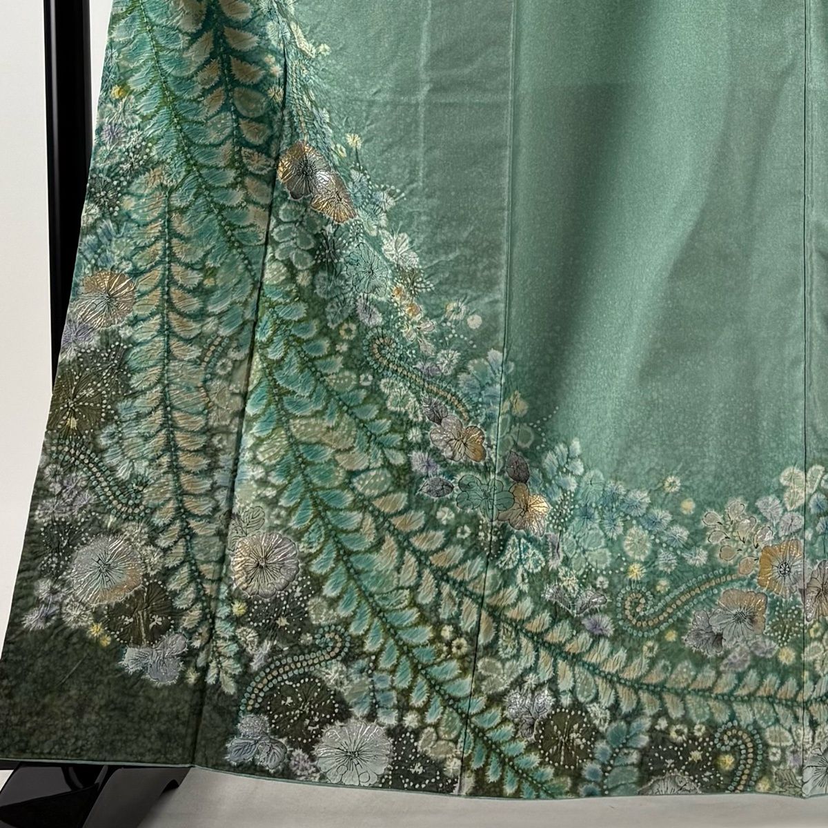 訪問着 身丈162.5cm 裄丈64.5cm M 袷 落款 辻が花 金銀彩 染め分け 薄緑 正絹 名品 【中古】 訪問着 身丈162.5cm 裄丈64.5cm M 袷 落款 辻が花 金銀彩 染め分け 薄緑 正絹 名品 【中古】