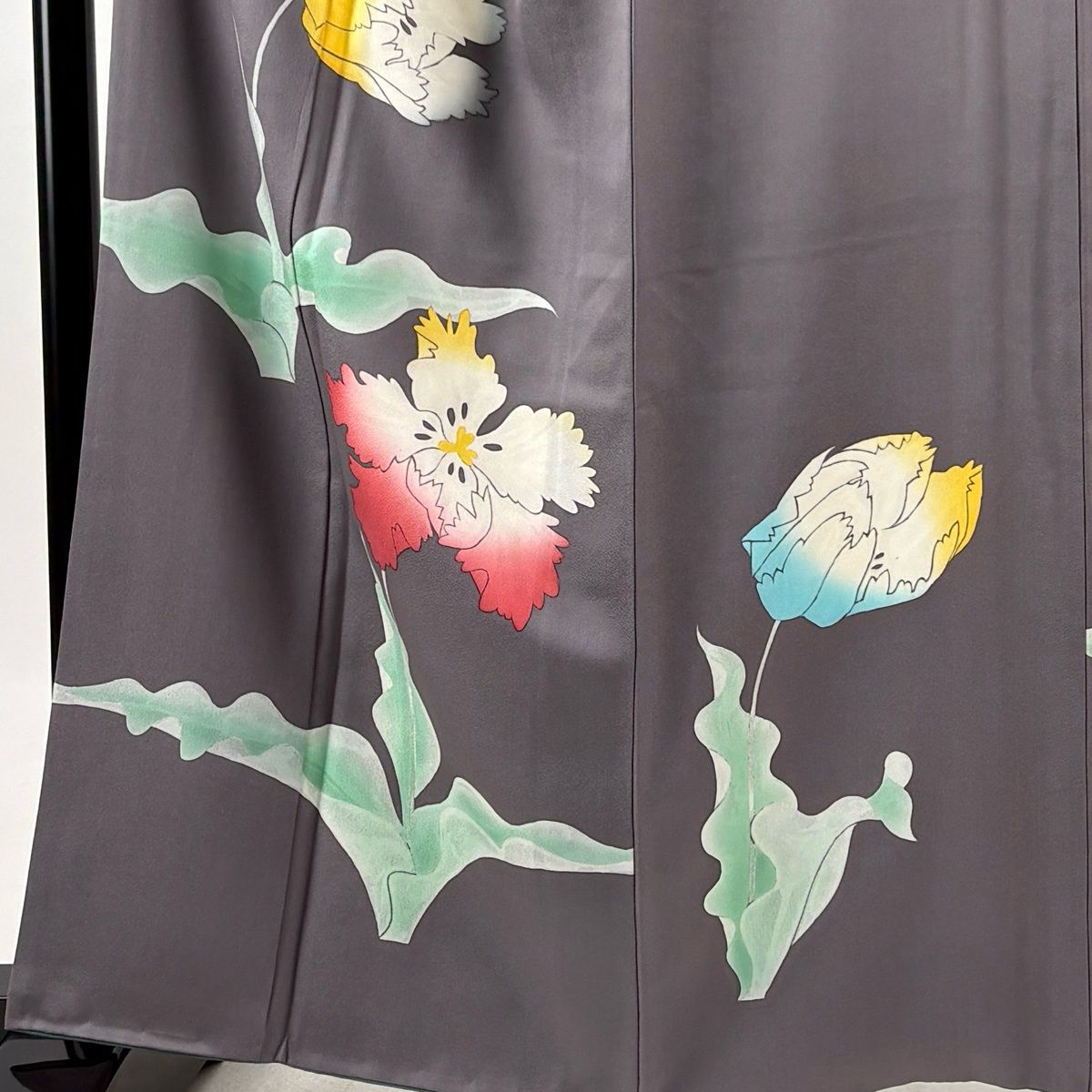 付下げ 身丈163cm 裄丈65.5cm M 袷 草花 灰紫 正絹 名品 【中古】 付下げ 身丈163cm 裄丈65.5cm M 袷 草花 灰紫 正絹 名品 【中古】