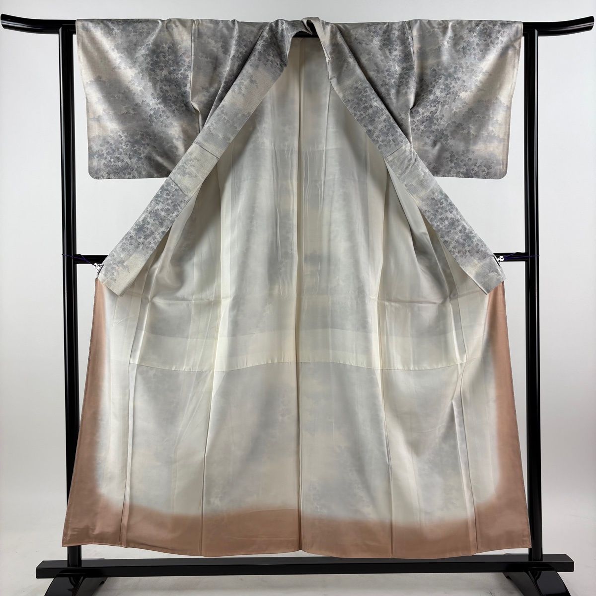 大島紬 身丈155cm 裄丈62.5cm S 袷 名匠たかし 証紙 楓 霞 灰白 正絹 名品 【中古】
