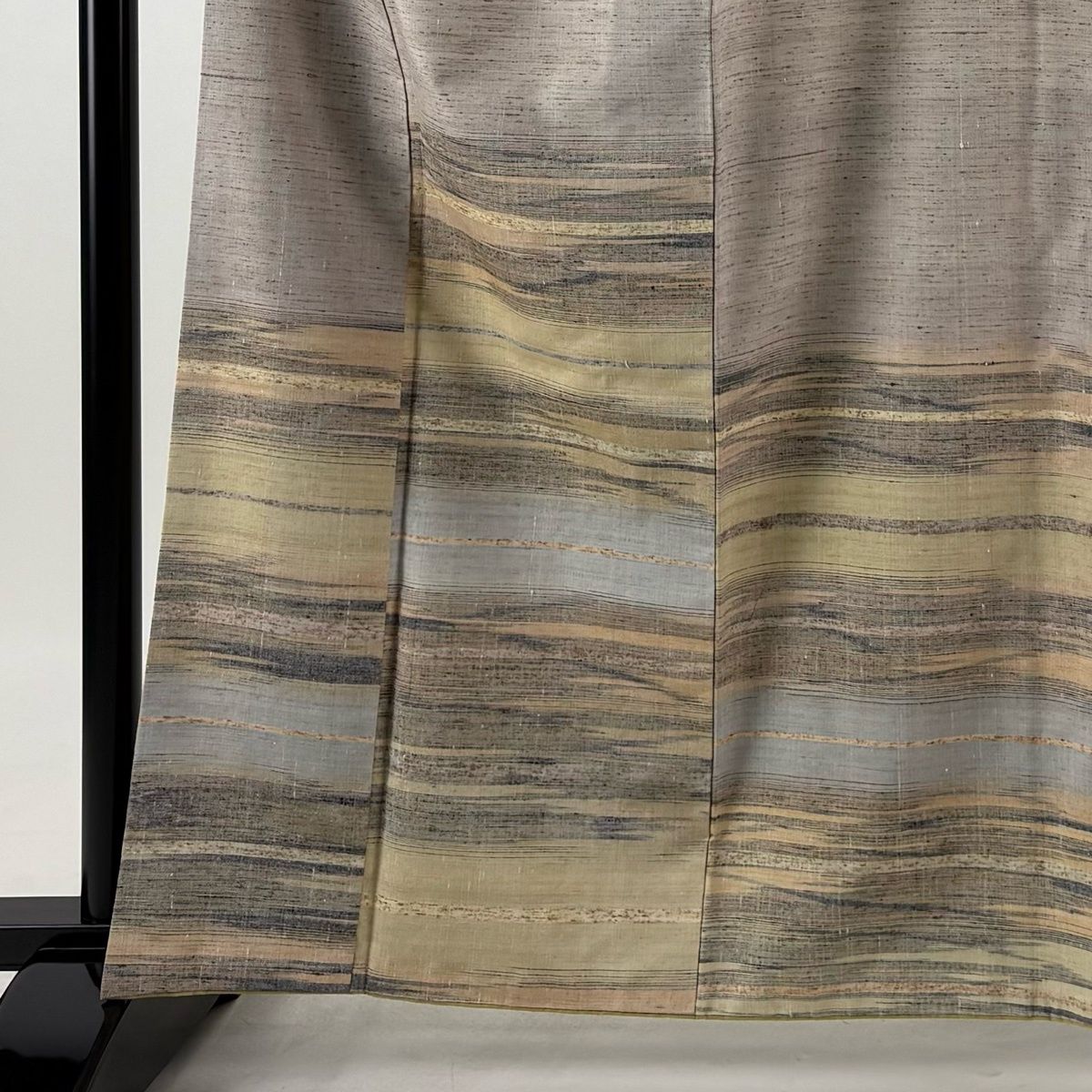 【美品】 付下げ 身丈161.5cm 裄丈66cm M 袷 紬地 霞 縞 薄小豆 正絹 名品 【中古】